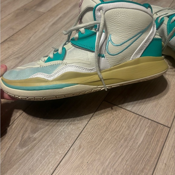 Nike Sue Bird x Kyrie Infinity EP 'Golden Tribute - Picture 5 of 5
